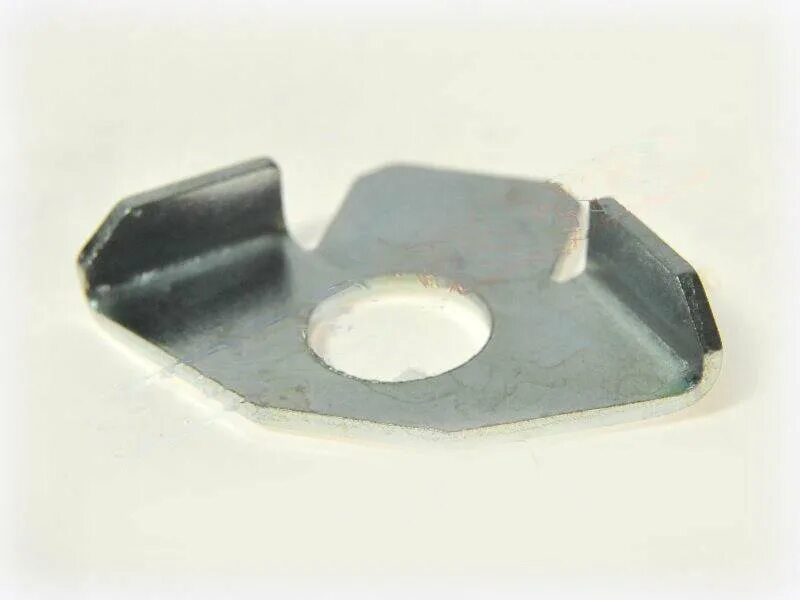 Пластина стопорная суппорта ваз 2101. Шайба суппорта. Шайба болта суппорта 2108. 1014494 камаз. 53229-3501134 шайба суппорта евро.