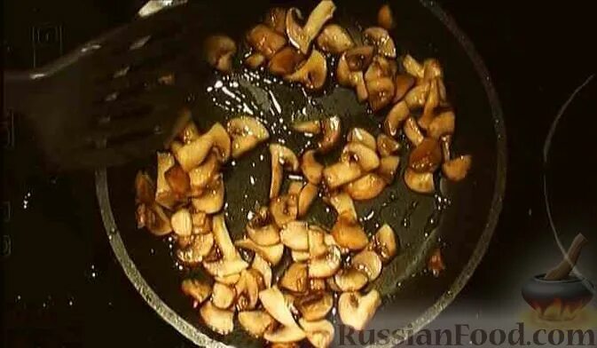 Жареные шампиньоны с ананасами. Жареные шампиньоны с ананасами. Жареные шампиньоны с ананасами. Жареные шампиньоны с ананасами. Печень с шампиньонами и луком на сковороде.