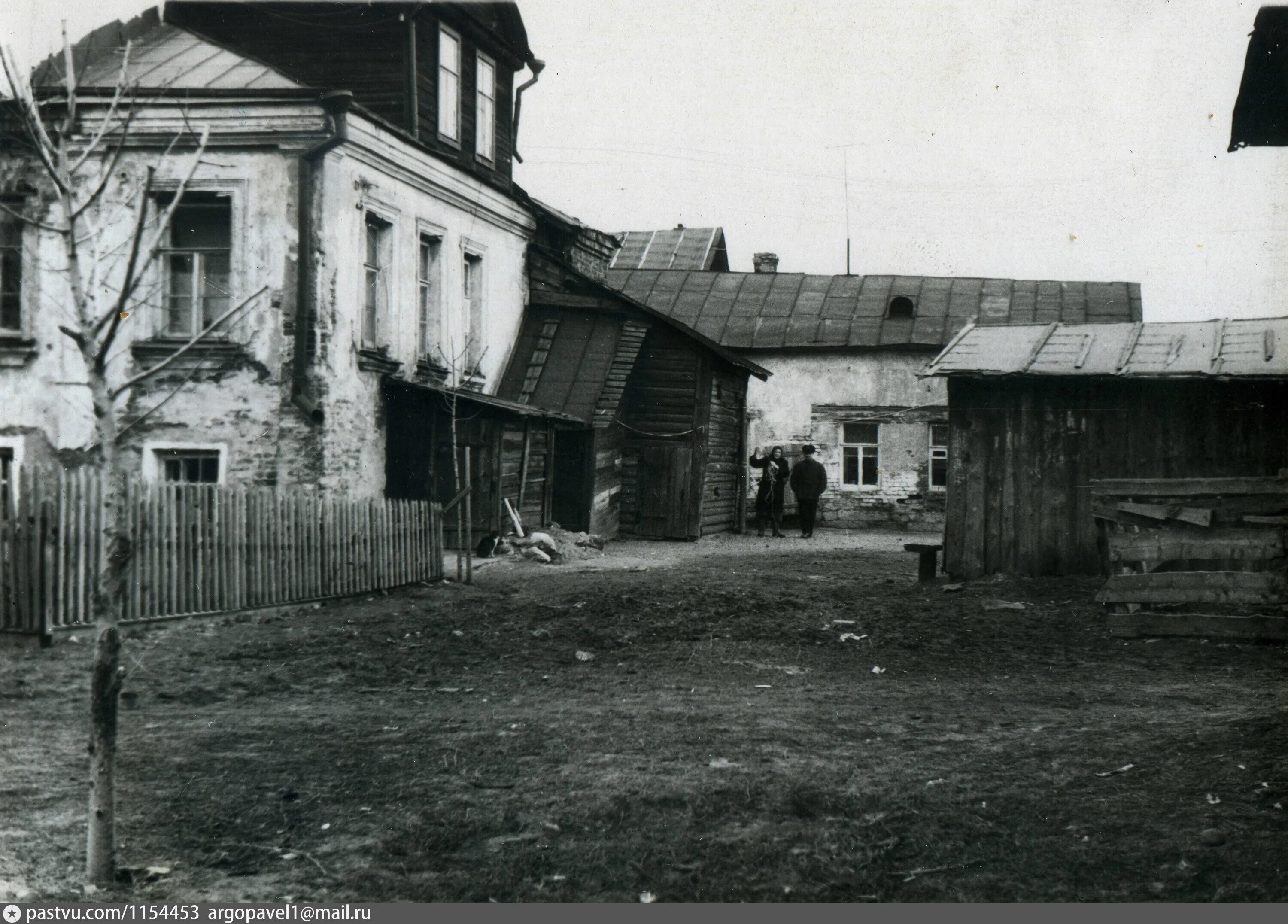 Старинные улицы парижа. Старые кузьминки, д. , 18с4. Самокатная улица москва. Старо горшечная улица казань.