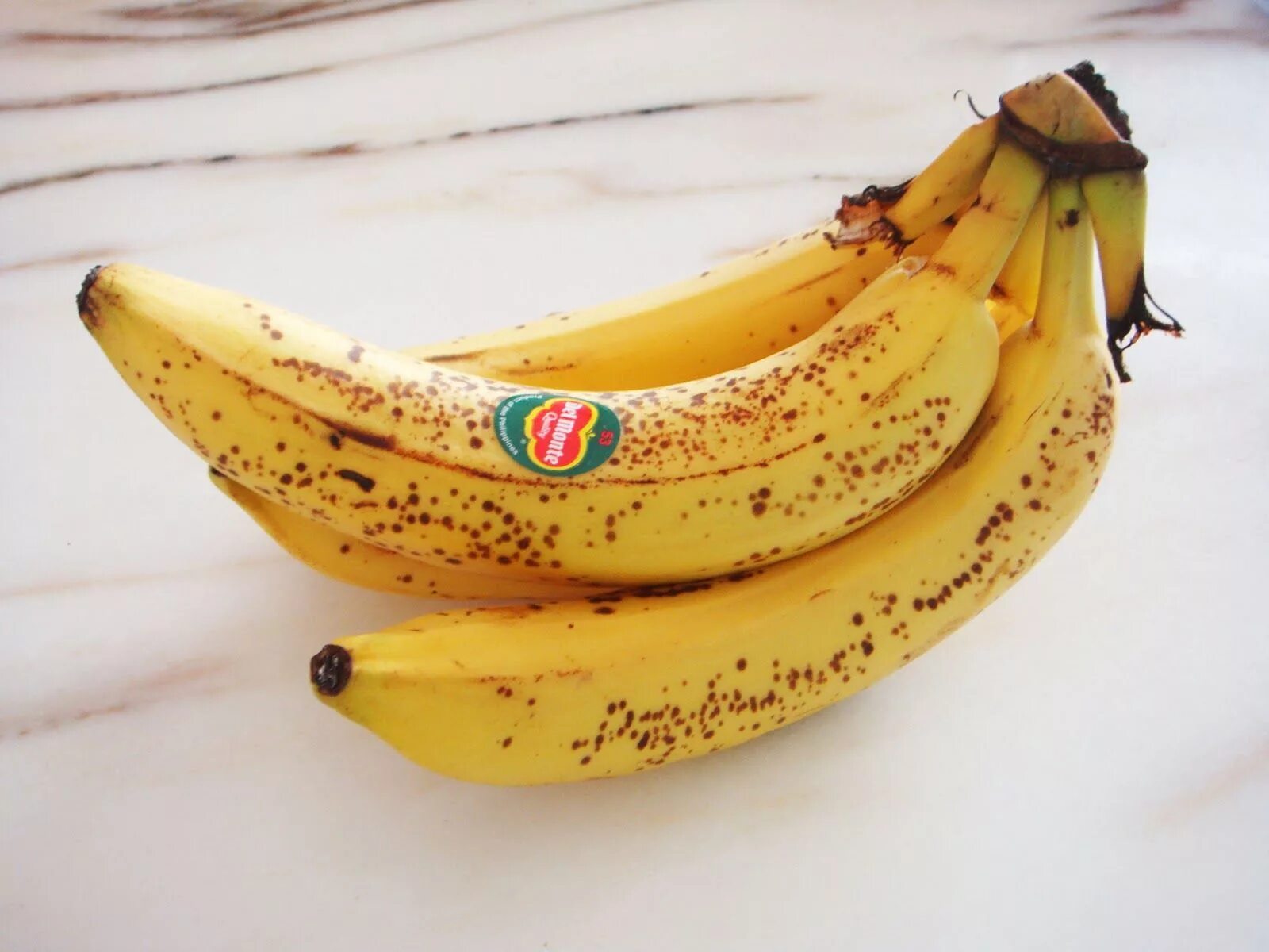 Банан. Бананы в крапинку. Коричневый банан. Желтый банан. 3 бананов в день