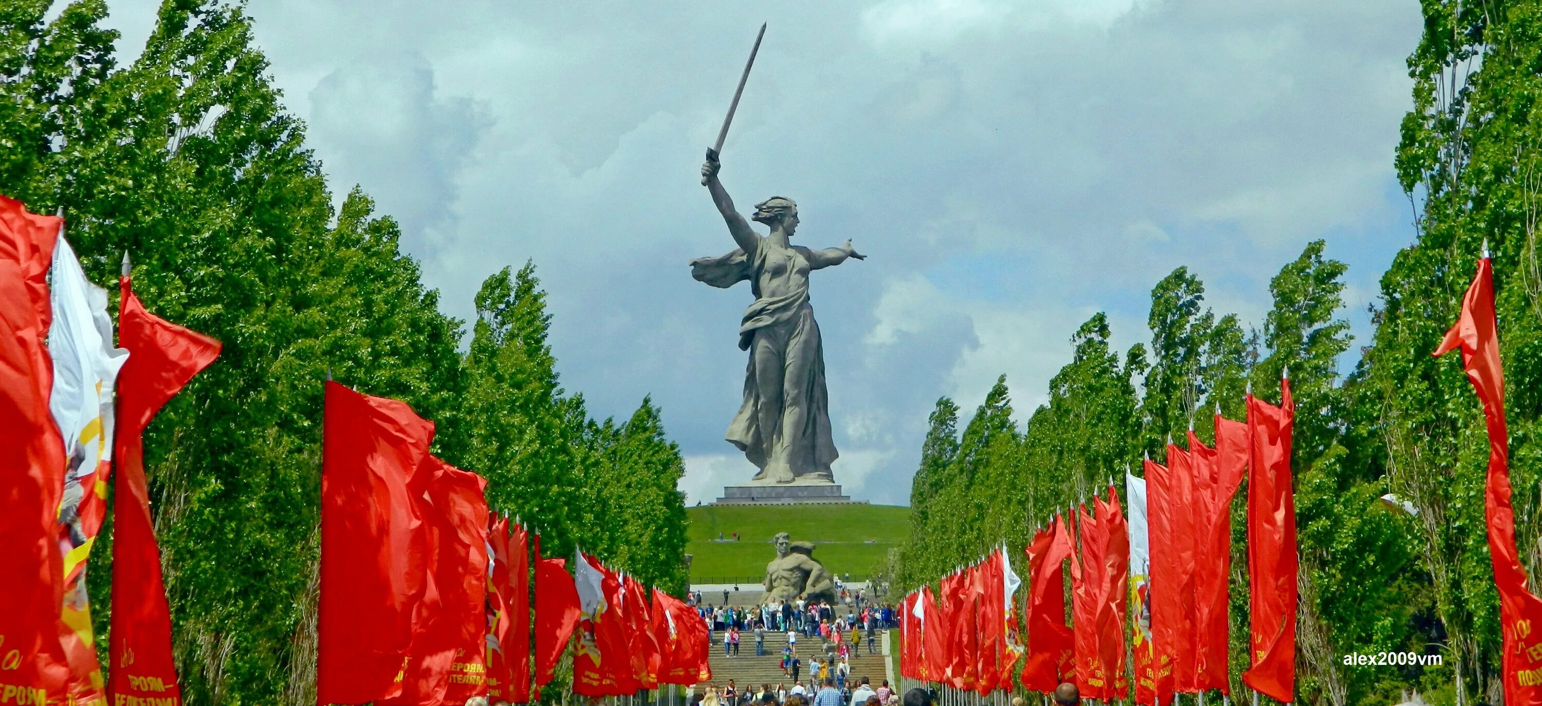 Мамаев Курган Родина мать. Мамаев Курган Волгоград. Мамаев Курган Родина мать 9 мая. Мамаев Курган 9 мая.