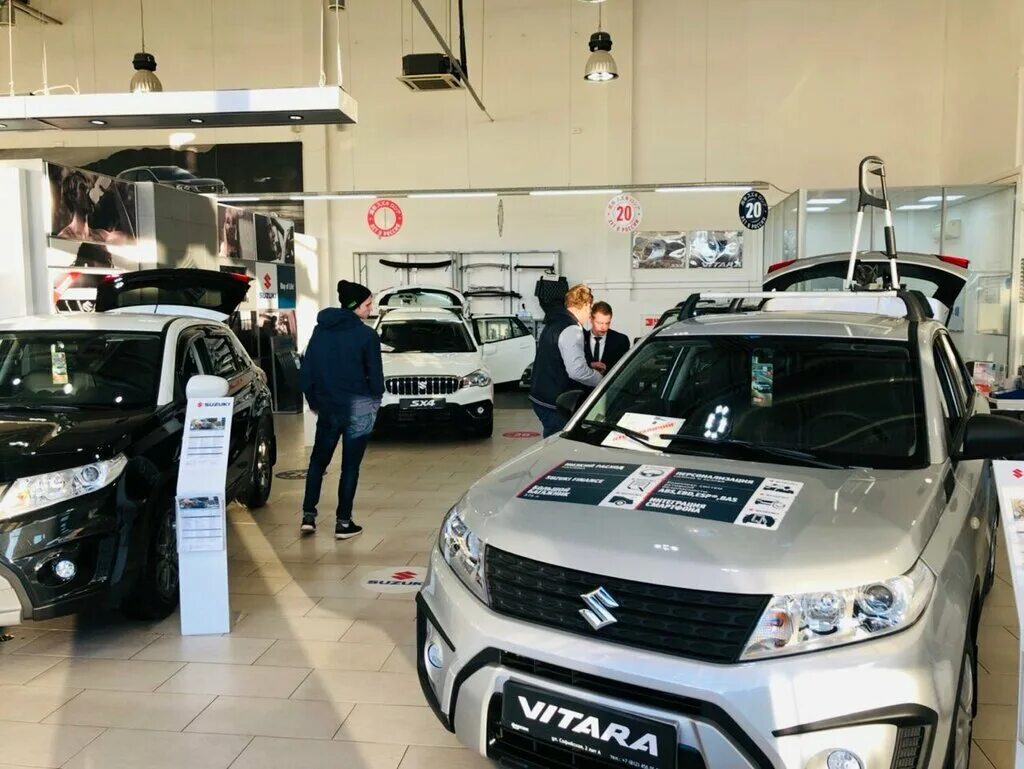 Автосалон на бухарестской. Угона нет. Автосалон форсаж санкт-петербург. Лада центр форсаж бухарестская. Автоцентр форсаж.