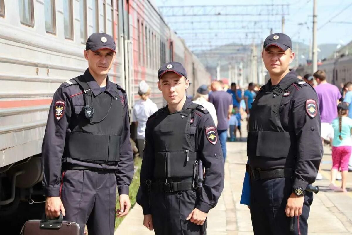 Полиция чита. Полицейский в чите. Полицейские машины в чите. Масленица полиция. Полицейский в чите.