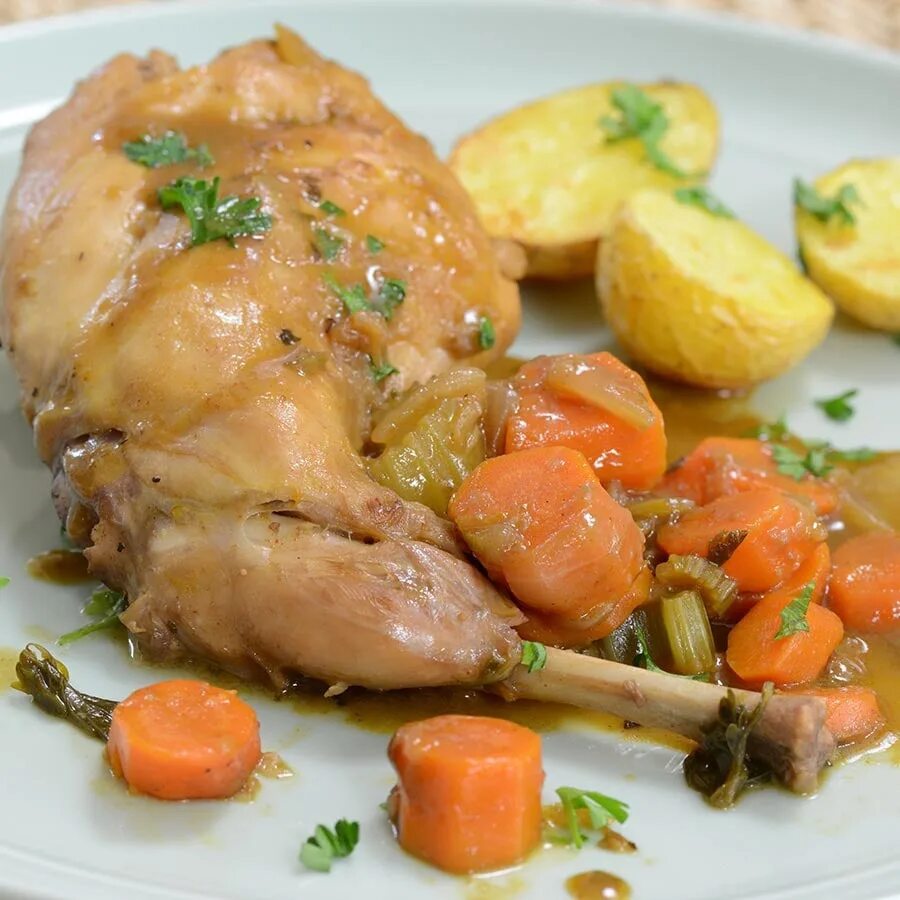 Приготовление мяса кролика мягким. Тушеный кролик. мясо кролика приготовленное. крольчатина блюдо. запеченный кролик.