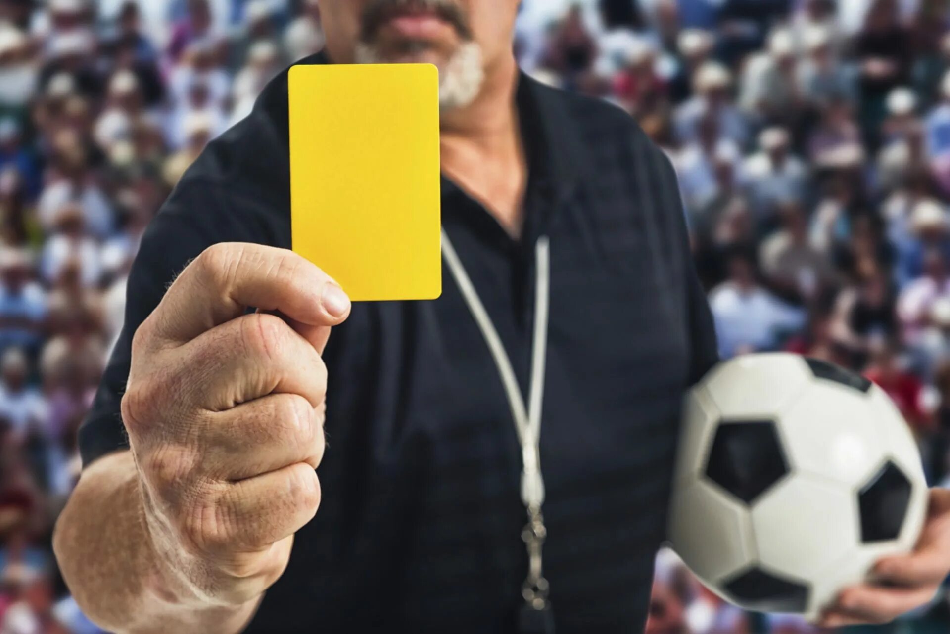 Желтая карточка. Желтая карточка в футболе. Судья с желтой карточкой. Желтая и красная карточка в футболе.