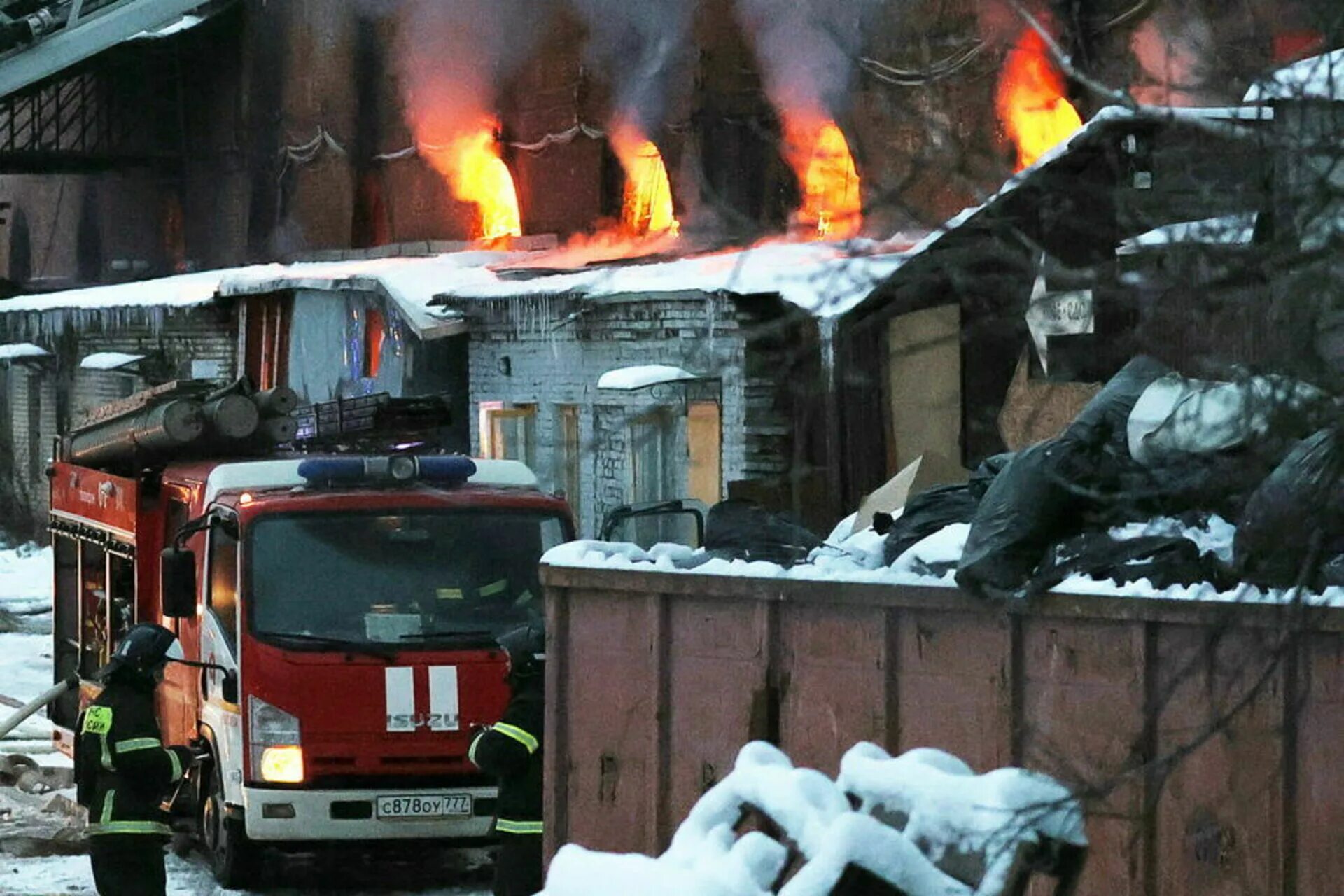 Пожар на цветочном складе на Комсомольской. GJ;FHN D vjcrdt. Pogar v moskve. Горящее здание. Что случилось в мск