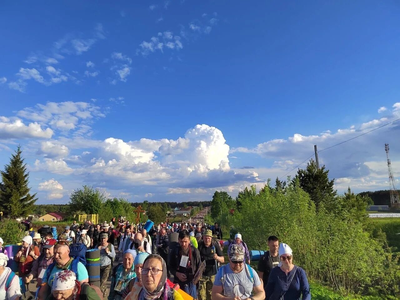 Крестный ход в белгороде 2024 видео. Крестный ход Киров 2022 Великорецкое. Великорецкий крестный ход 2023 Крупин. Бейдж Великорецкий крестный ход 1209. Крестный ход Киров 2023 Великорецкое.