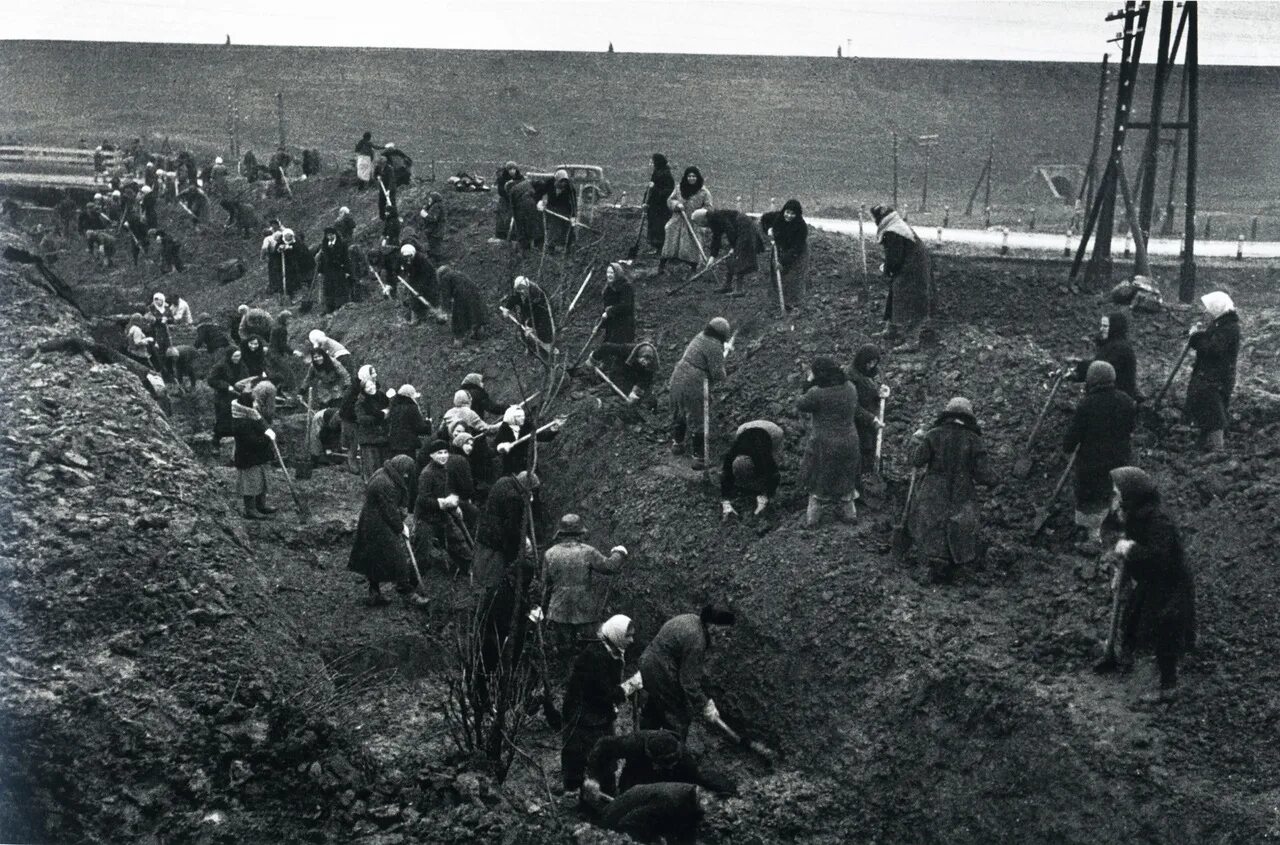 Сурский оборонительный рубеж 1941. Сурский оборонительный рубеж Мордовия. Сурский рубеж противотанковые рвы. Москва 1941 рытьепротивотанковыхрвов. Оборонительные рвы