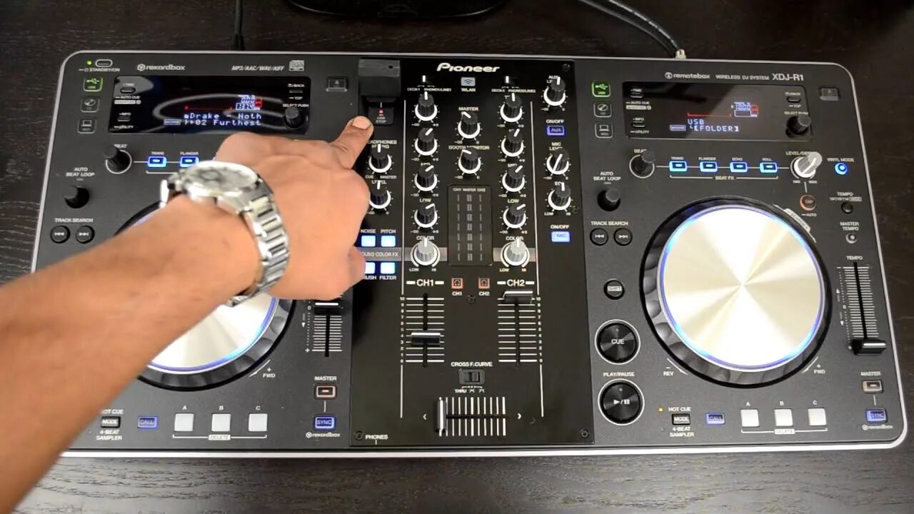 Контроллер pioneer r1. Pioneer xdj-r1 чехол. Диджейский пульт pioneer xdj-r1. Pioneer xdj r1. Контроллер пионер xdj-r1.
