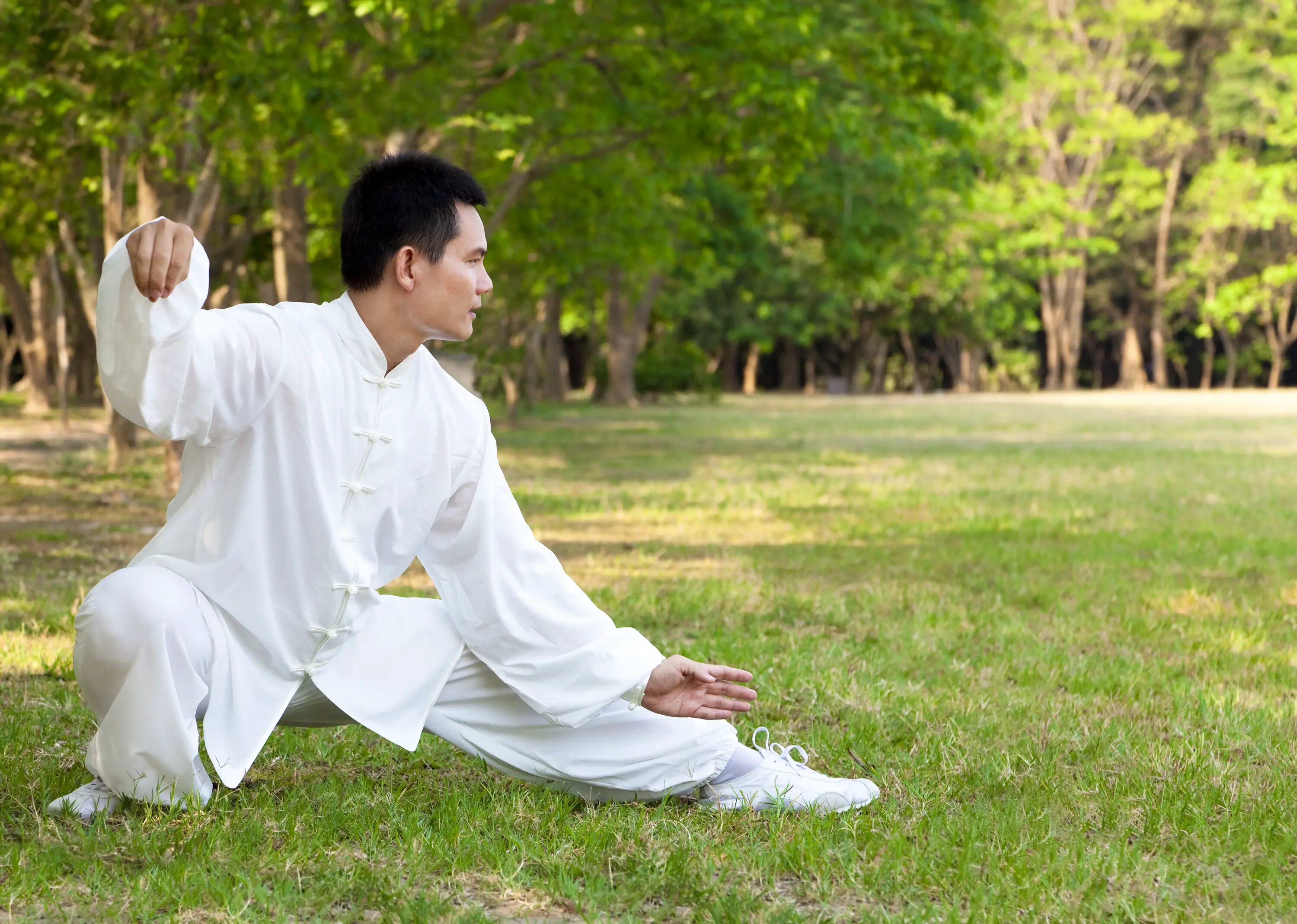 Китайская гимнастика цигун. Китайская гимнастика tai chi. Гимнастика цигун упражнения ушу. Тай Цзи цюань. Музыка для цигун слушать