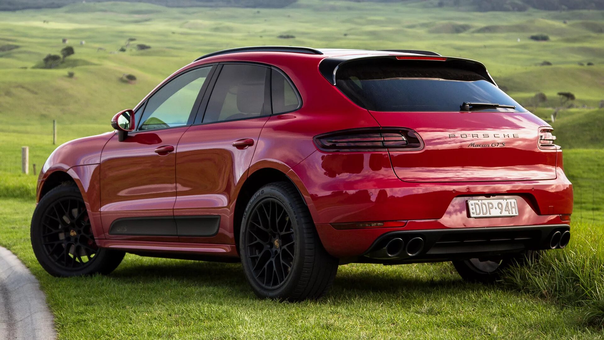 Amore макан. Porsche Macan GTS. Porsche Macan GTS Red. Porsche Macan GTS 2016. Porsche Macan GTS красный.