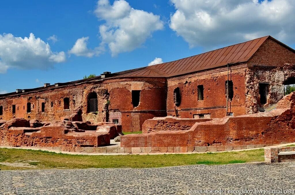 Кольцевая казарма брестской крепости. Цитадель брестской крепости. Цитадель брестской крепости архив. Цитадель укрепление брестской крепости. Тереспольские ворота брестской крепости.