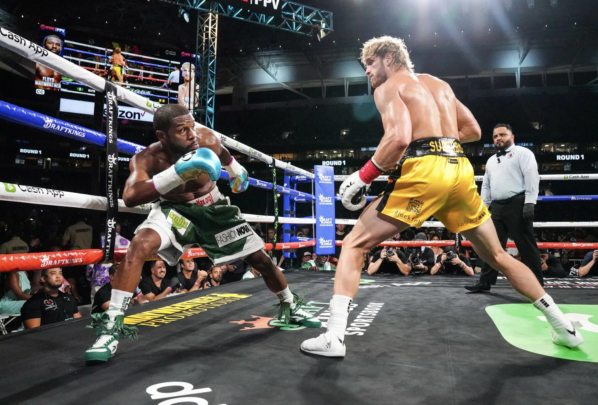 Флойд мейвезер 4к. Мейвезер бой 2023. Флойд мейвезер логан пол бой. Флойд мейвезер бокс. Бой мейвезер и логан пол.