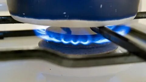 Почему газ в плите горит оранжевым