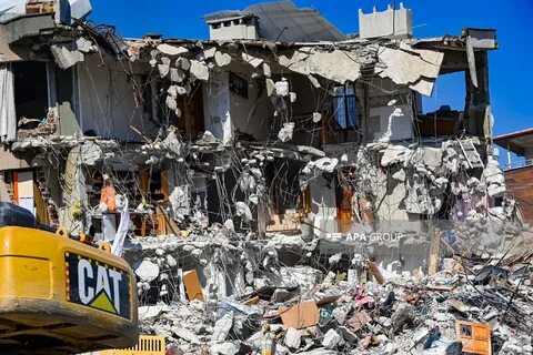 The earthquake destroyed many
