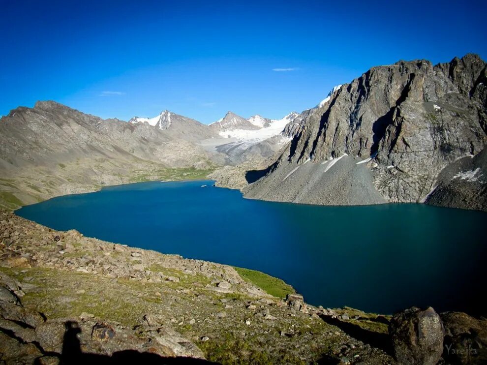 Ала түсті. Ала кёль озеро Киргизия. Озеро ала-Кель Терскей. Озера Киргизии Чатыр кёль. Ала-Кель озеро в Киргизии Каракол.
