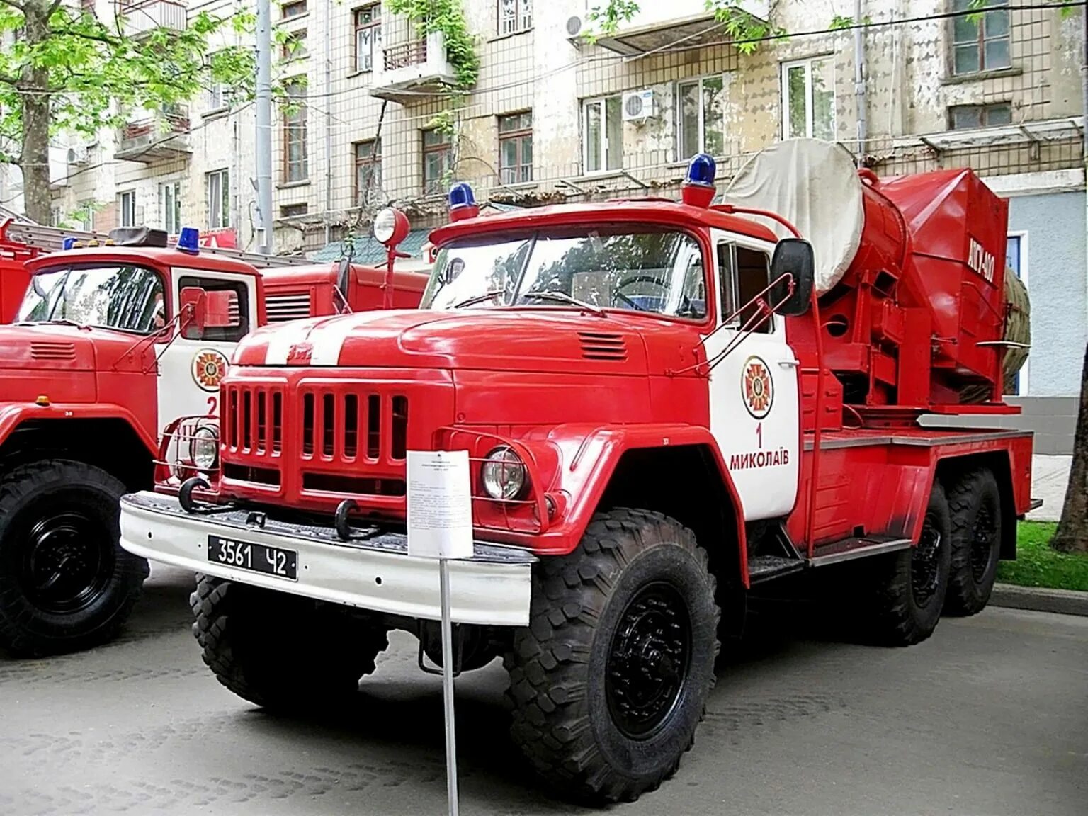 Пожарные автомобили находящиеся на вооружении подразделения. АГВТ ЗИЛ 131. АГПУ 400 ЗИЛ 131. АГВТ-100 ЗИЛ-131. ЗИЛ 131 пожарный.