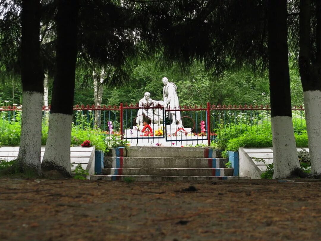 Погода в грузино ленинградской области всеволожский район. Братское захоронение в Грузино-47 Ленинградской области. Грузино Ленинградская область Братская могила. Братские могилы Всеволожского района. Братское захоронение в Грузино-51 Ленинградской области.