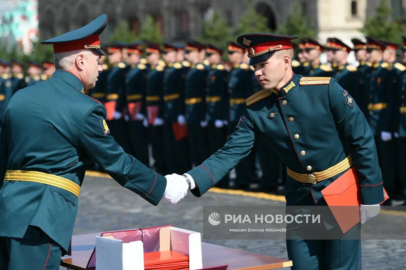 Выпуск МВОКУ на красной площади. Выпуск офицеров МОСВОКУ 23. МОСВОКУ выпуск 2022. Курсанты МОСВОКУ.