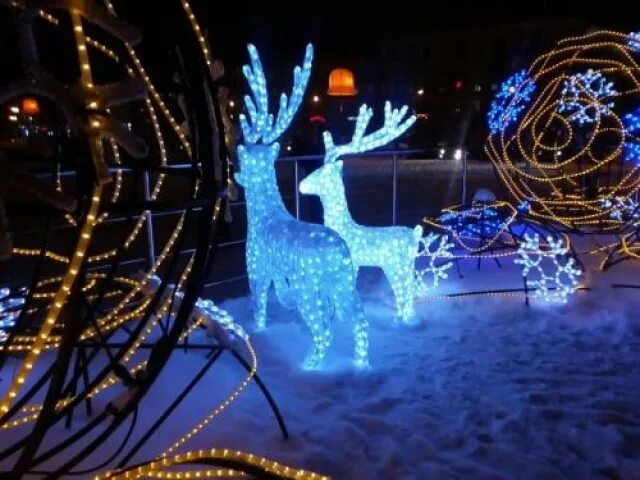 городская елка пермь 2021. до и после полуночи. новогодняя ночь. ёлка в г березники пермский край. новогодние березники.