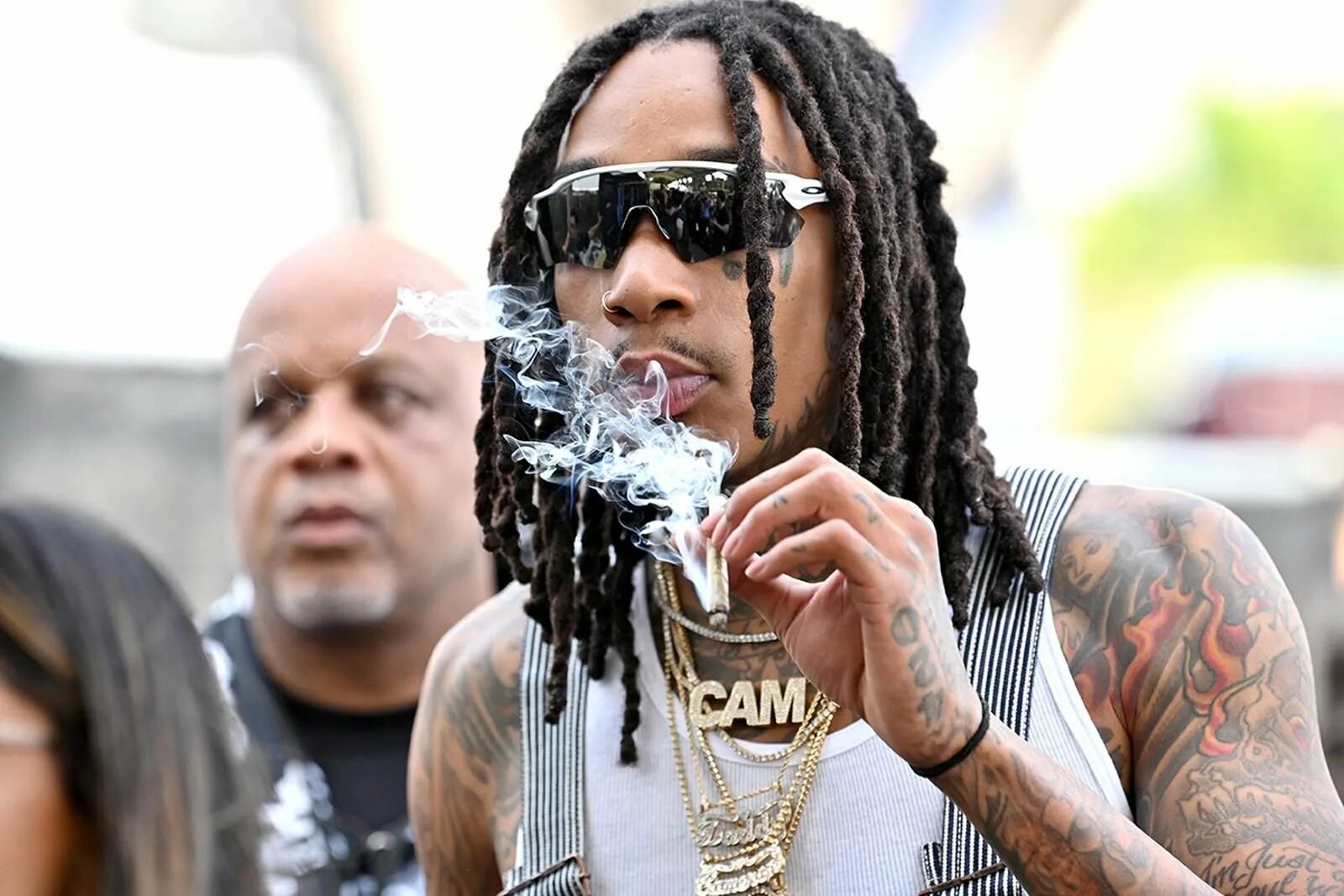 Рэпер куда. Рэпер wiz khalifa. wiz khalifa американский рэпер. wiz khalifa 2025. wiz khalifa 420.