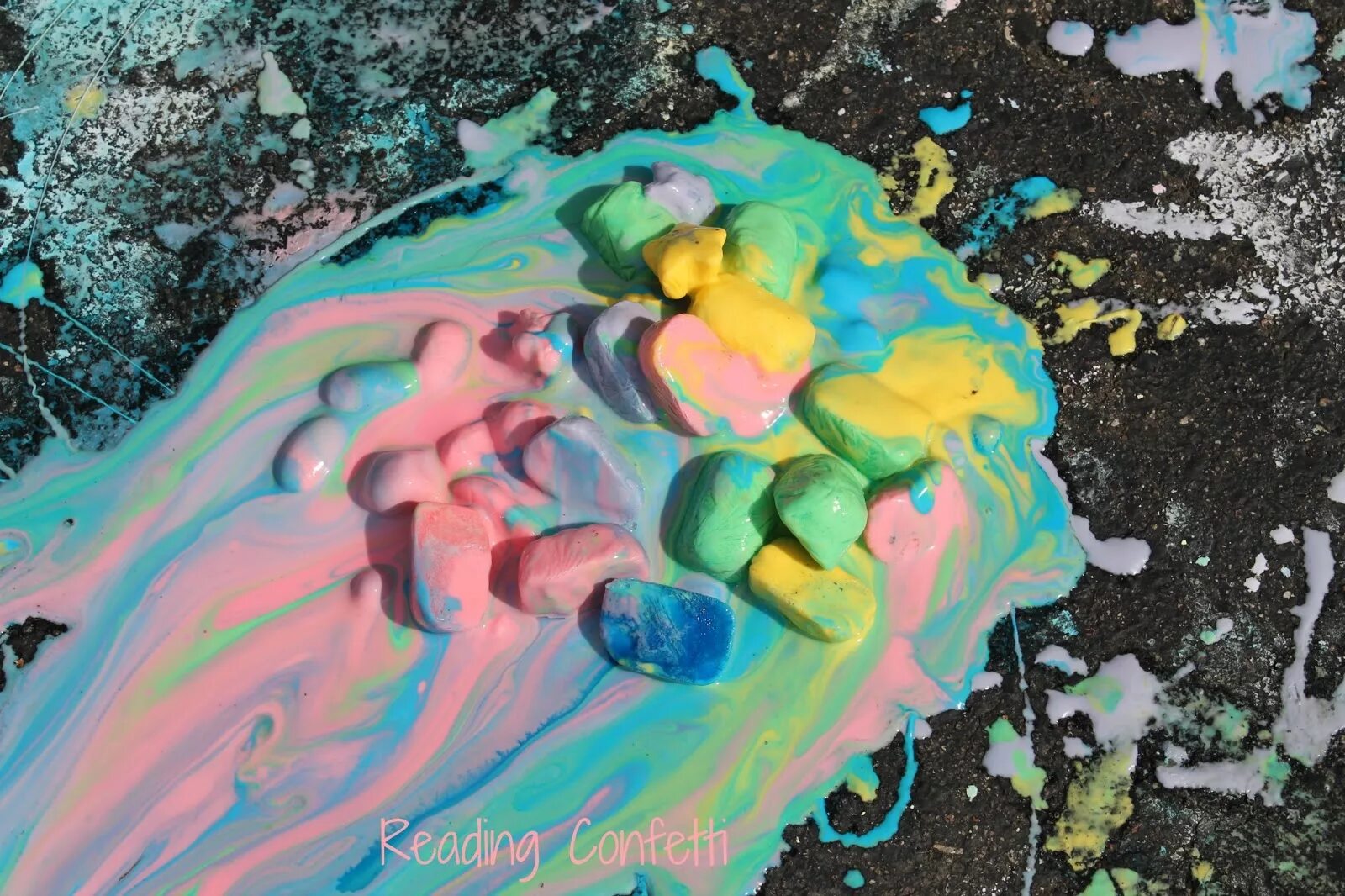 ледяные мелки. рисование цветным льдом. ледовый мел. рисование ледяными мелками для детей. ледяные мелки.