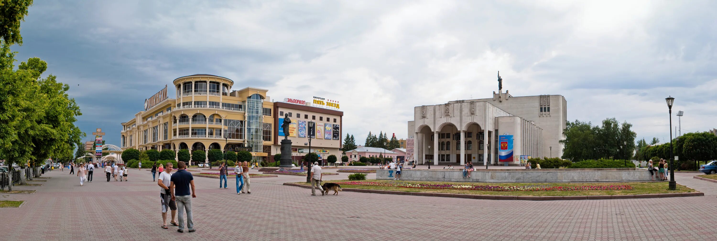 Курская область курск центральный. Театральная площадь драмтеатр Курск. Площадь драмтеатра Курск. Город Курск Театральная площадь. Курский государственный драматический театр имени а. с. Пушкина Курск.