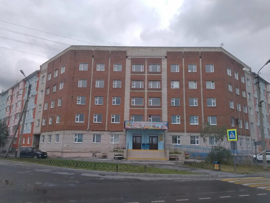 Новый уренгой школа искусств 2. Новый уренгой улица молодежная. Новый уренгой улица молодежная. Молодежная улица, 13 новый уренгой. Сибирская 55 новый уренгой.