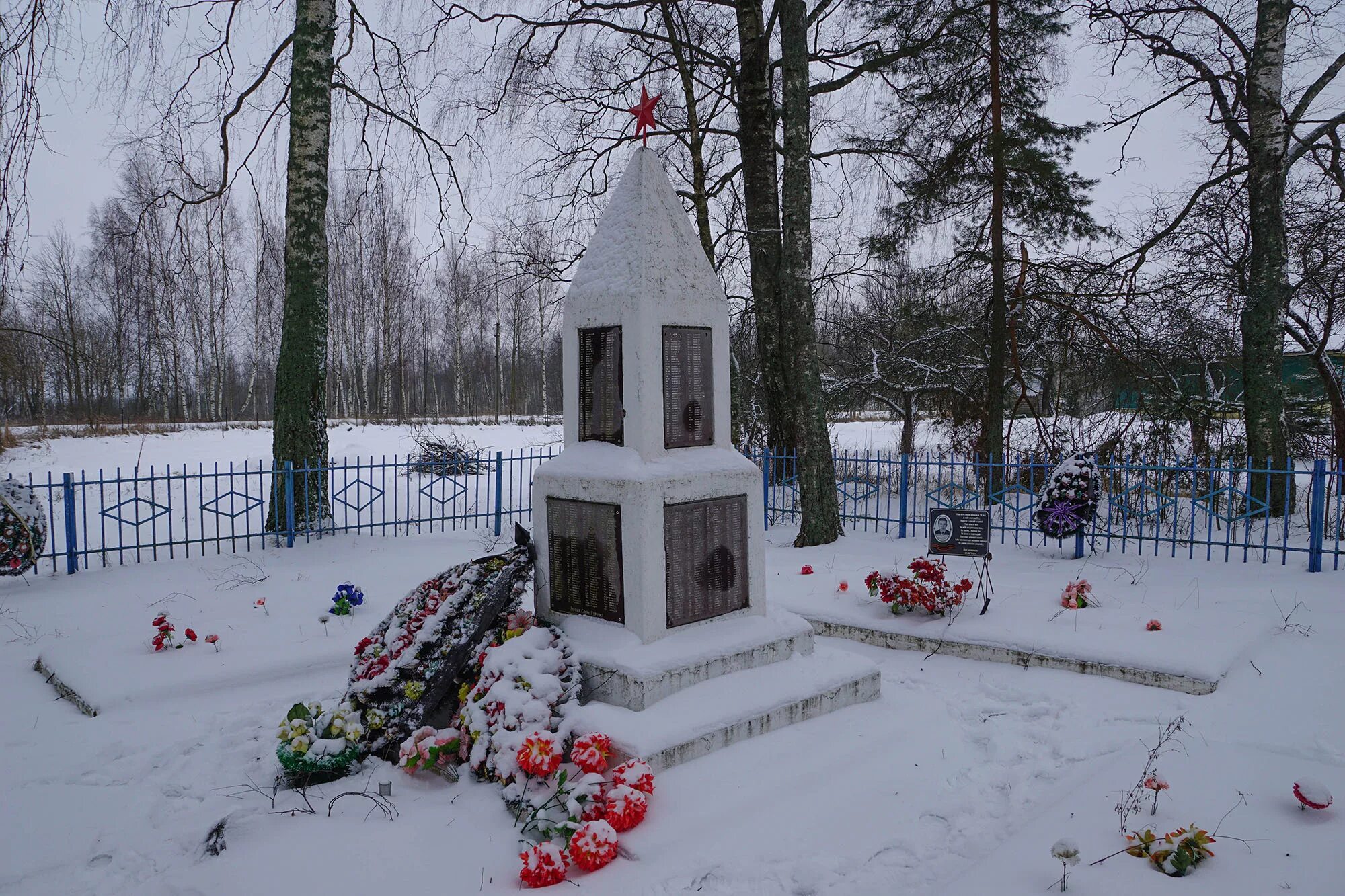 Захоронения псковской области. Братская могила Псковская область Невельский район. Невельский район Колпино воинское захоронение. Воинское захоронение Невельский район. Калининская область Невельский район Братские могилы.