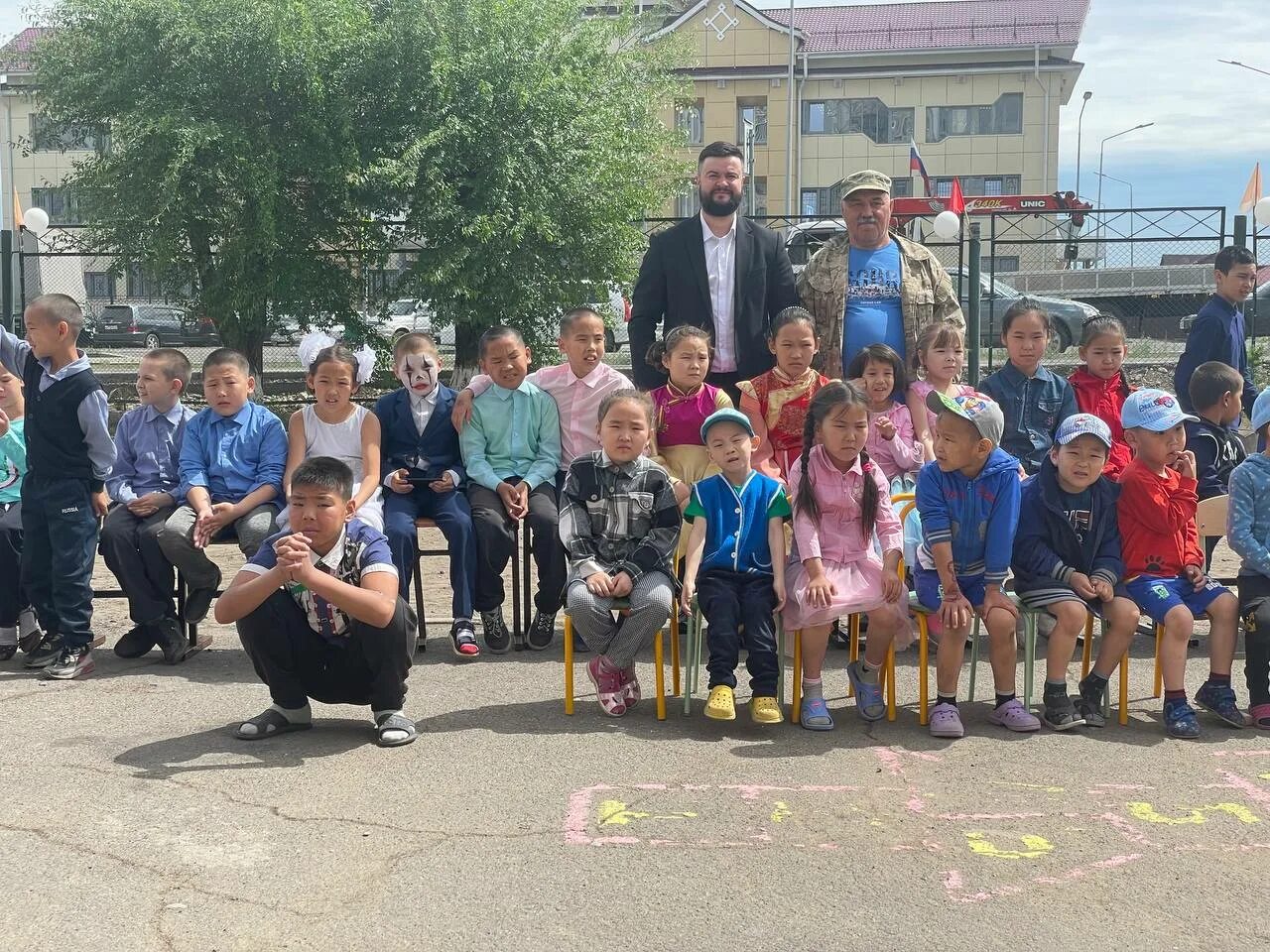 Предприниматели тыва. Кпрф кызыл. Очередь в детский в кызыле. Садик солнышко кызыл. Танец малышей на день россии.