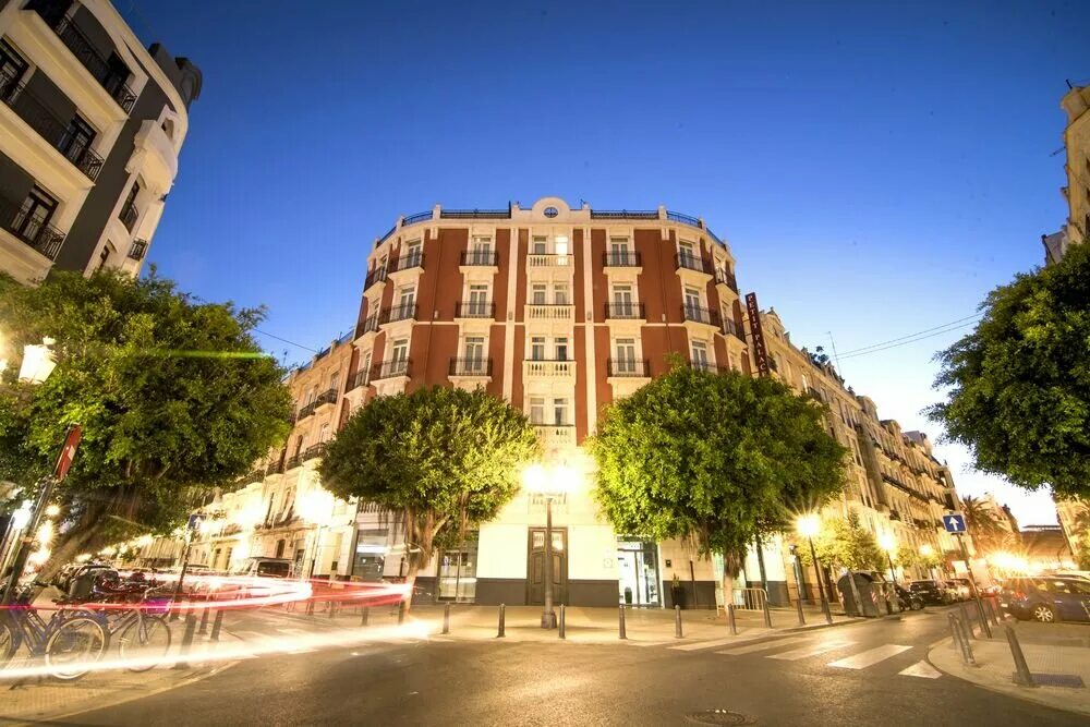 Валенсия испания отели. Отель валенсия. Туристы в валенсии. Valencia hotel. Valencia hotel.