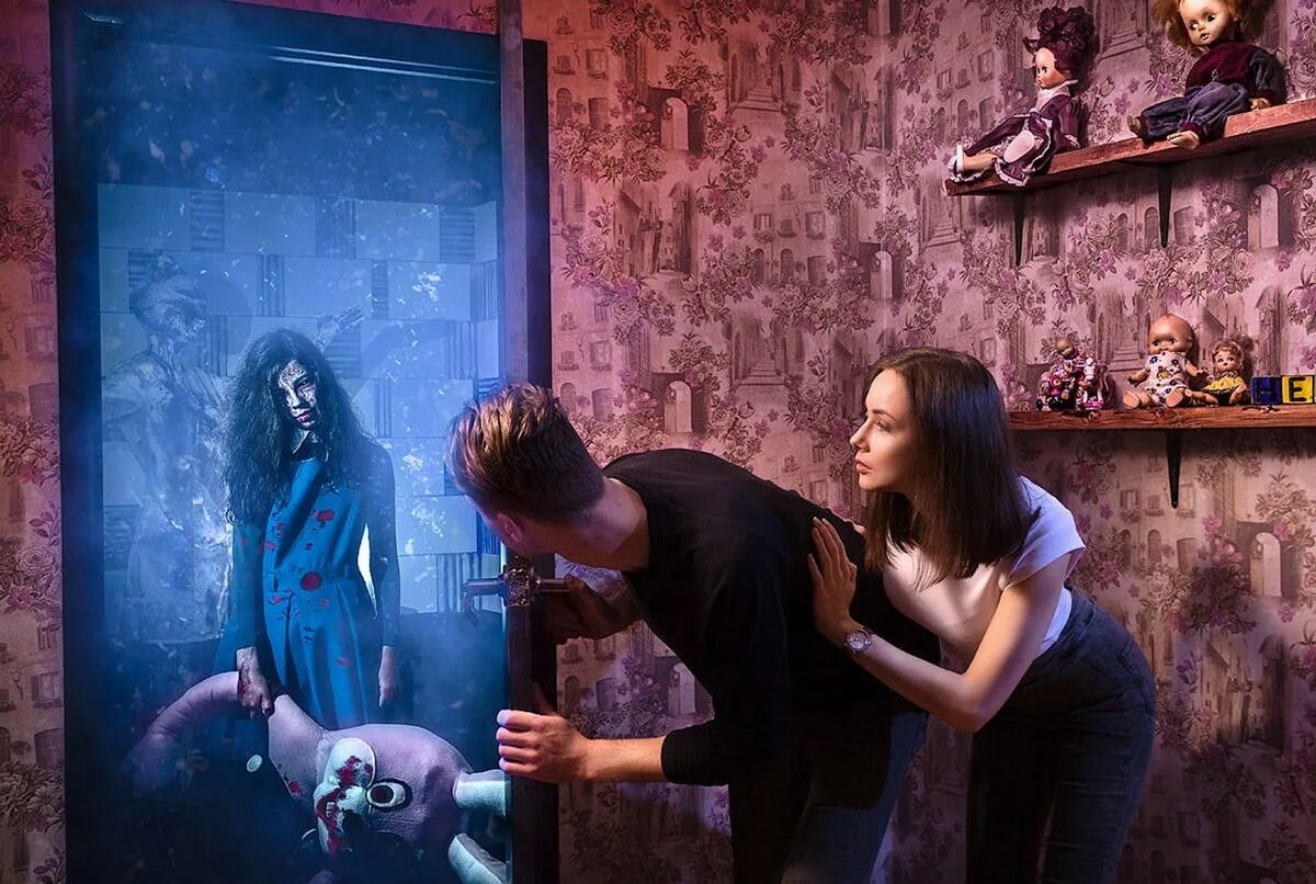 Комната страха казань на баумана. Вагонетка комната страха омск. Центр страха находится в. Защита страха. Тир дом ужасов диво остров.