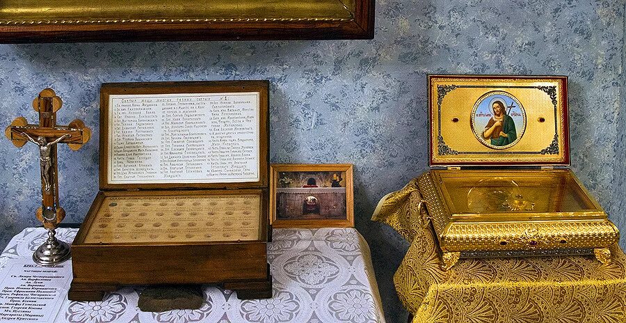 свято-троицкий серафимо-дивеевский женский монастырь внутри. мощевик иоанна крестителя. чудотворные иконы нило столобенского монастыря. святыни в борисоглебском монастыре дмитров. святыня монастыря.