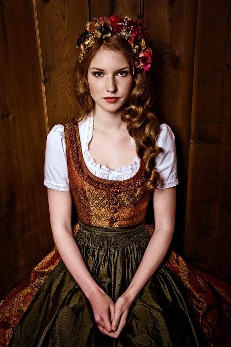 Красивые немецкие женские. Дирндль. Прическа в баварском стиле. Баварские прически женские. Средневековые красавицы.