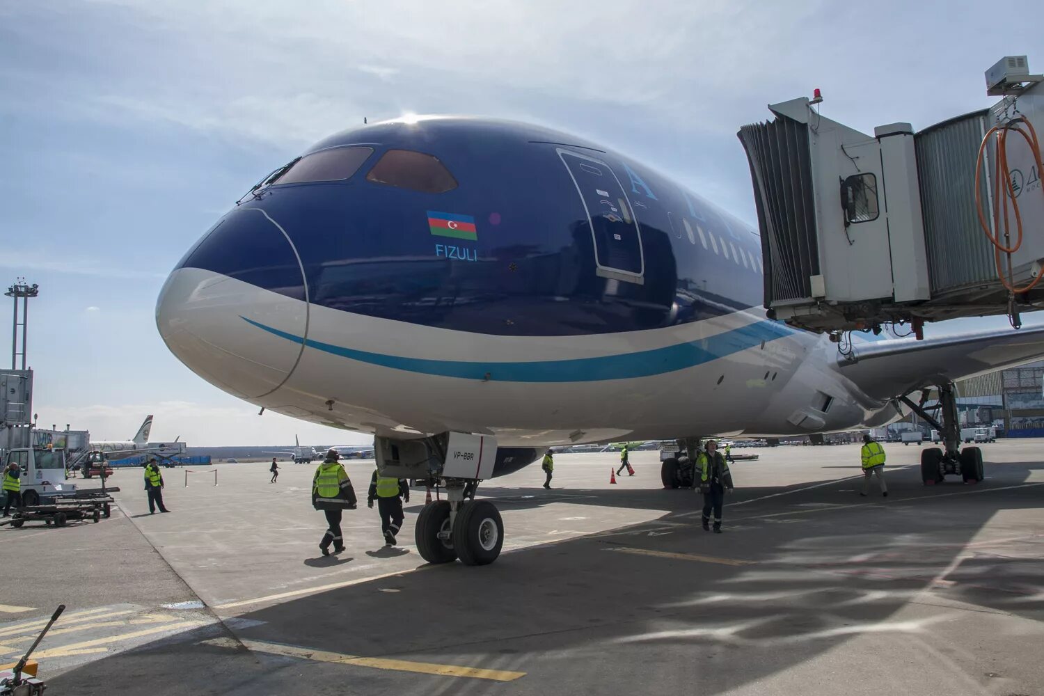 Россия азербайджан самолет. AZAL Boeing 787. Авиакомпания Azerbaijan Airlines. Азербайджанские авиалинии самолеты. Москва Баку самолет.