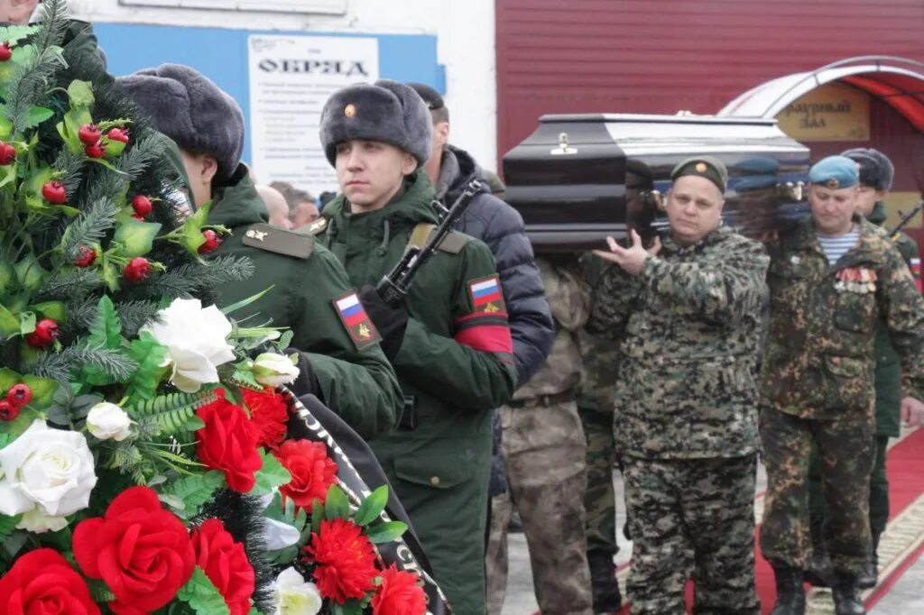 Мобилизованные сво свежие новости. Похороны погибшего в спецоперации. Простились с погибшим на Украине. Простились с мобилизованным.