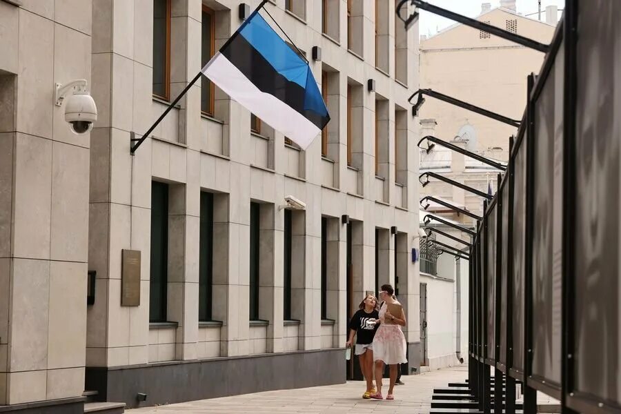 Эстонский в москве. Посольство эстонии. Здание посольства эстонии в москве. Посольство эстонии в израиле. Здание эстонского посольства в москве.