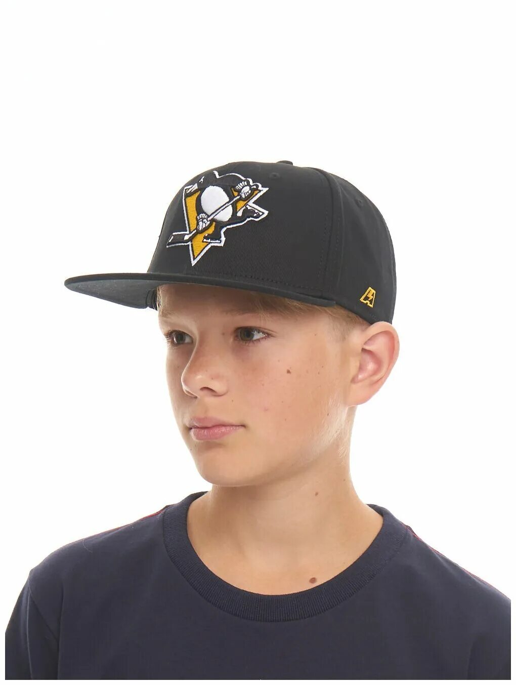 модные бейсболки для подростков. подросток в кепке. бейсболки подростков. модные кепки для подростков. кепки для девочек.