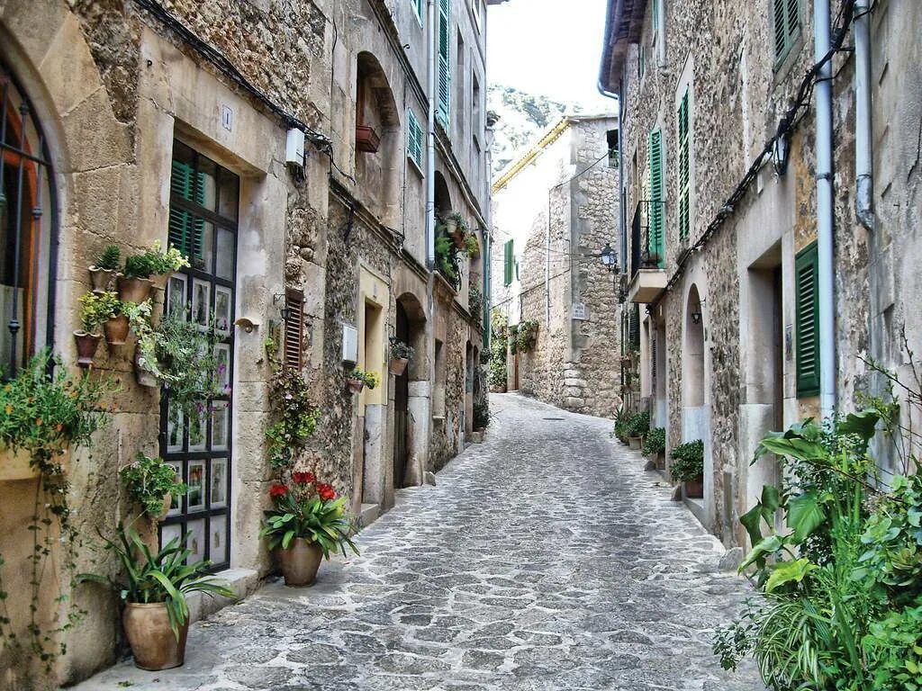 Испания мурсия улочки. Туркхейм эльзас. Итальянские улочки. Узкий дом. Италия мощеные улочки.