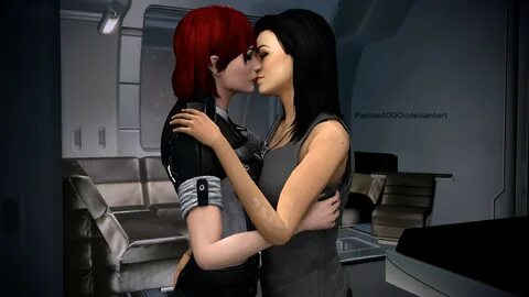 Лесбийские игры блондинки и брюнетки на глазах у лысого мужика.