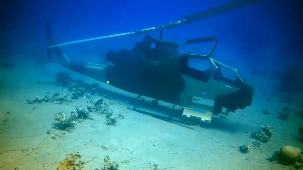 Подводный музей Акаба. Подводный музей в Иордании. Танки под водой Акаба. Подводный музей в Иордании военной техники.