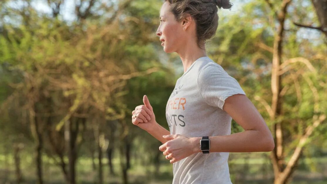 The best running watch. Девушка с apple watch. apple watch бег. эппл вотч для девушки. apple watch на руке у девушки.