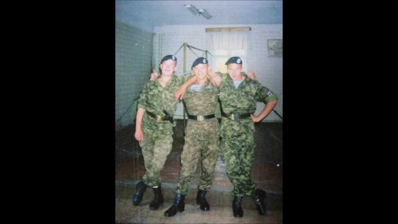 строевая песня пехоты. шёл солдат. советские солдаты поют. солдаты маршируют на параде. маршировка солдат.