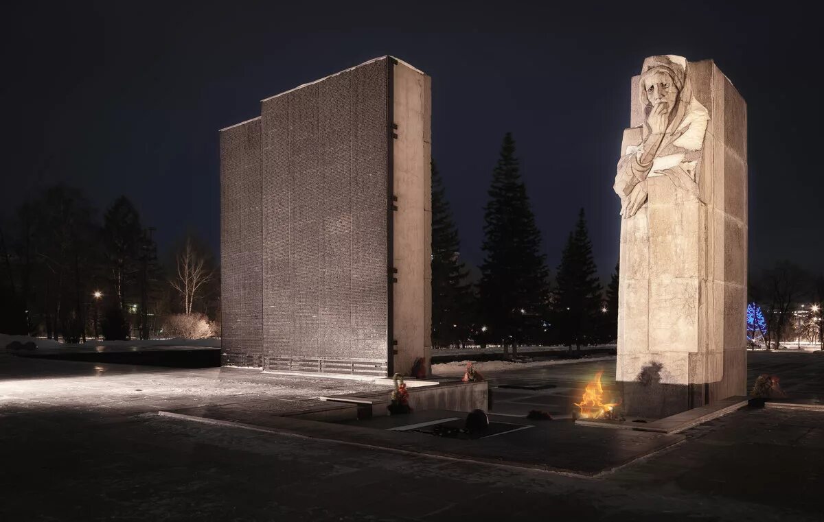 монумент славы новосибирск площадь. сквер славы новосибирск. сквер славы новосибирск. монументы славы фото. вечный огонь новосибирск монумент славы.