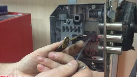 Как открыть защелку