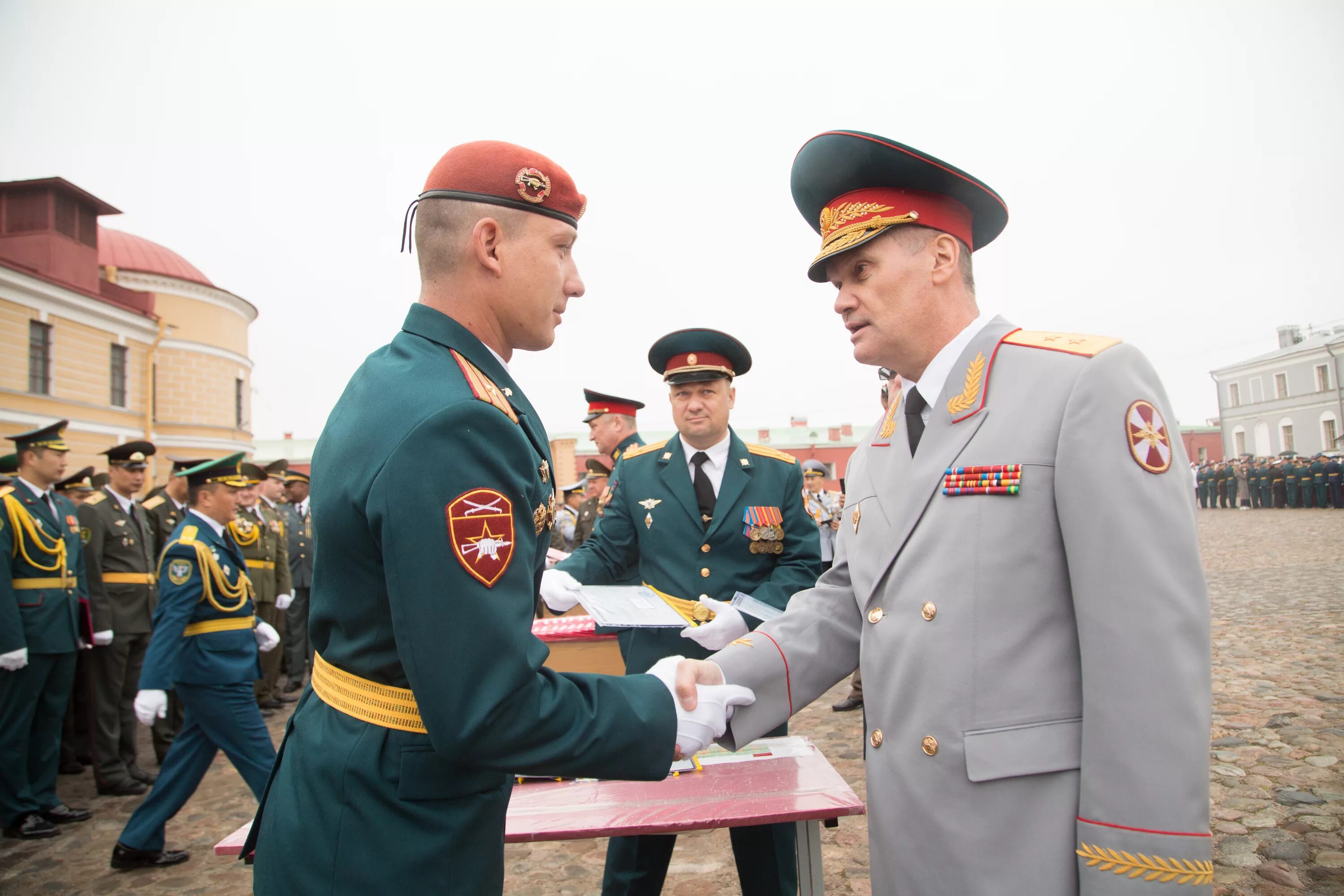 Росгвардия парадная. Султыгов росгвардия. парадная форма офицеров внг. форма офицера росгвардии. генеральская форма росгвардии.