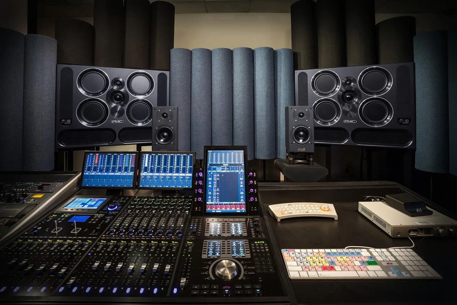 Studio monitors. Pmc studio monitors. pmc 2. pmc audio. pmc активные мониторы.