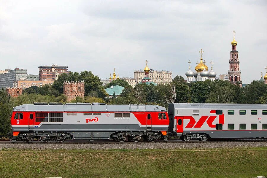 Двухэтажный пассажирский вагон ржд. Двухэтажный поезд ржд италмас. Италмас поезд двухэтажный. Двухэтажный поезд ржд москва. Ржд 2 этажный поезд.