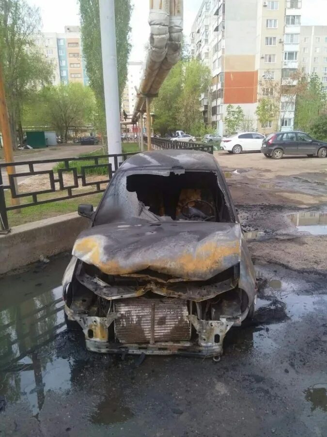 Что было сегодня ночью в энгельсе. В энгельсе сгорела машина. калина в огне.