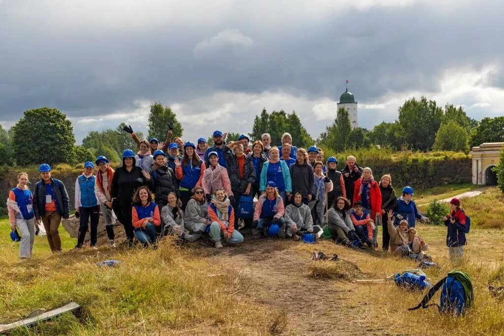 200 дол. Международный волонтерский лагерь волонтеры культуры 2022. Волонтерский лагерь в Выборге. Международный волонтерский лагерь 2023. Международный волонтерский лагерь фото.